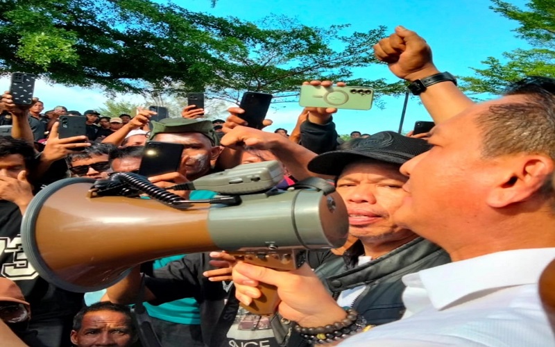Ketua Komisi XII DPR RI, Bambang Patijaya Turut hHadir dan Berdialog dengan Para Pendemo