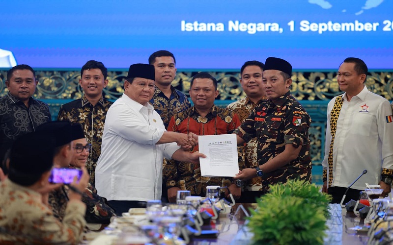 Bambang Patijaya Menyampaikan Kritik dan Saran adalah Vitamin Mental untuk Memperbaiki Diri dan Kinerja Secara Keseluruhan.