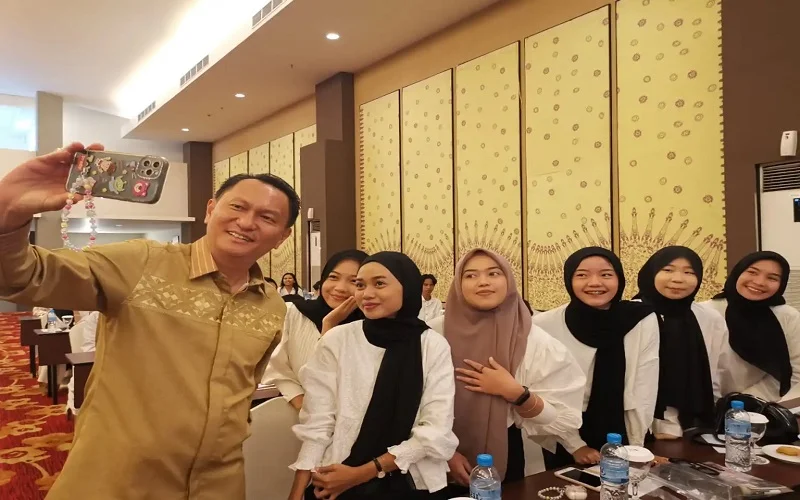 Ketua Komisi XII DPR RI, Bambang Patijaya Bersama Generasi Muda Bangka Belitung