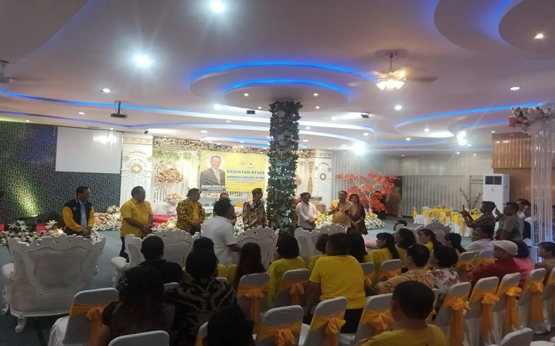 Ketua Komisi XII DPR RI, Bambang Patijaya menggelar reses bersama masyarakat Kota Pangkalpinang, Kamis (14/8) di Gedung Pertemuan Diamond Girimaya
